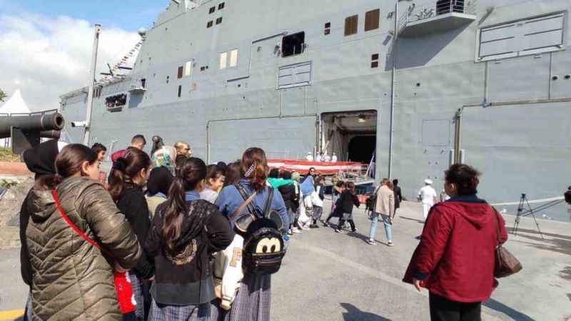 TCG Anadolu Gemisi'ne yoğun ilgi sürüyor