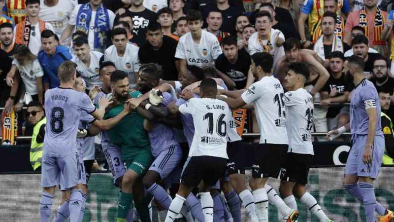 Valencia 5 maç seyircisiz oynayacak!