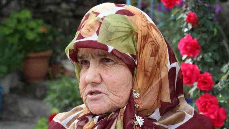 Yaşlı çiftin inadı ölünce bile devam etti!