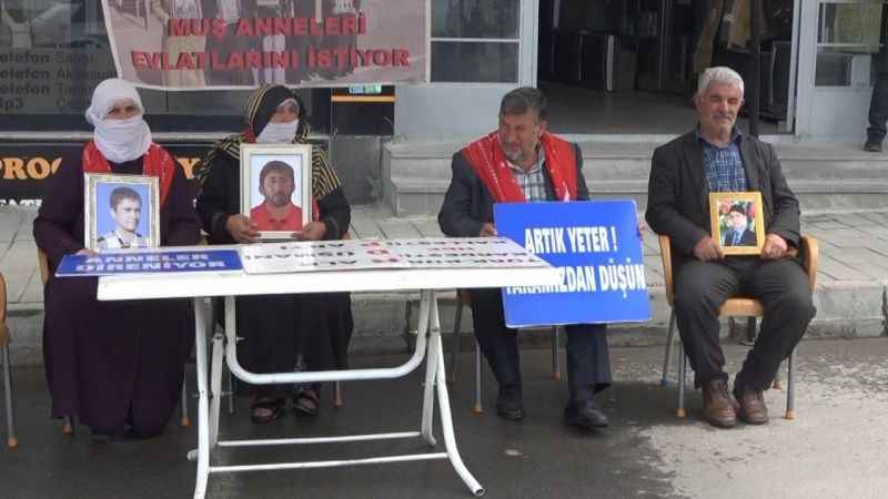 Muş'ta da ailelerin evlat nöbeti devam ediyor