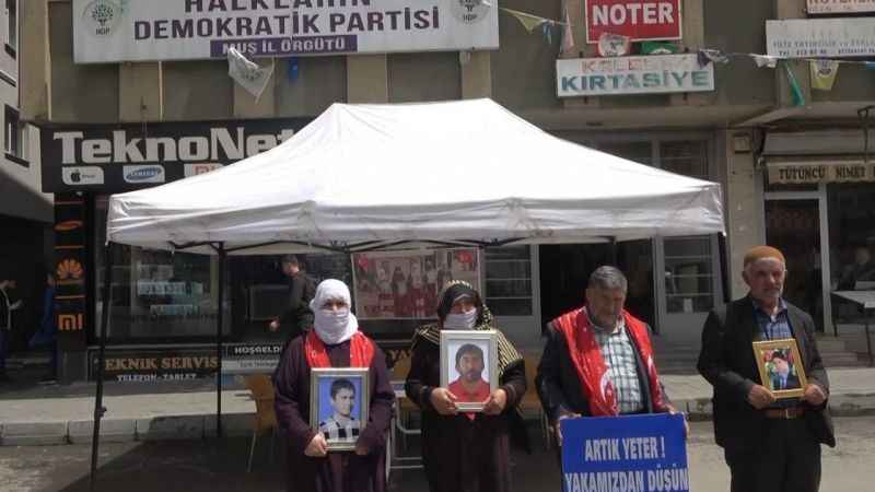 Muş'ta da ailelerin evlat nöbeti devam ediyor