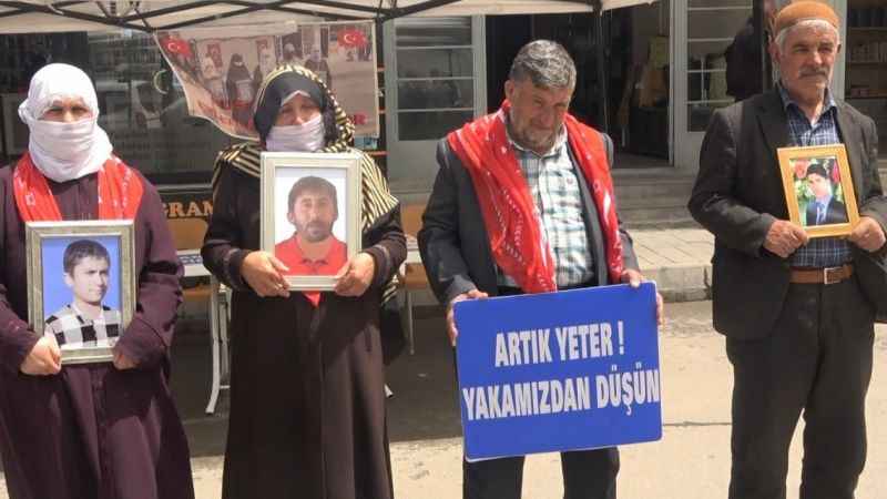 Muş'ta da ailelerin evlat nöbeti devam ediyor