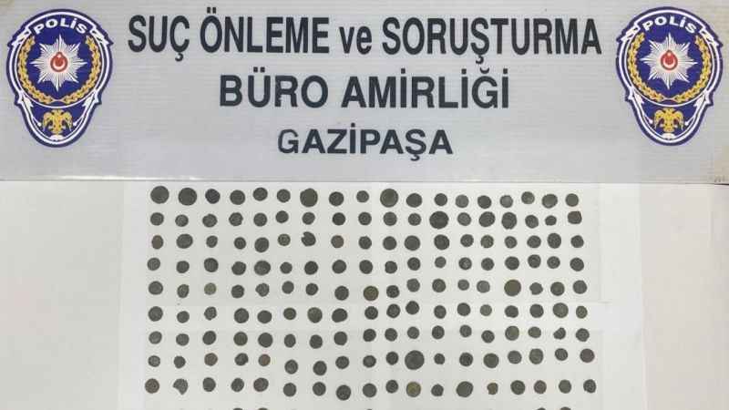 Motosiklet oturağından 179 Roma sikkesi çıktı