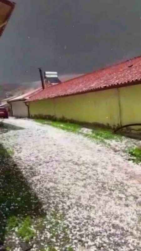 Sivas’ı ceviz büyüklüğünde dolu vurdu