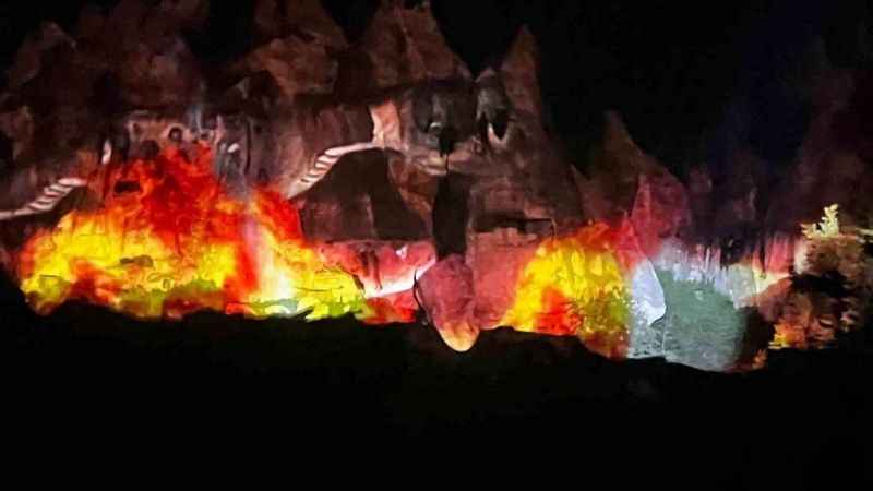 Kapadokya’da tarih peribacalarına yansıtıldı