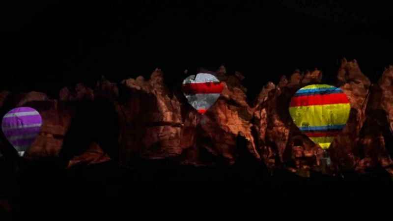 Kapadokya’da tarih peribacalarına yansıtıldı