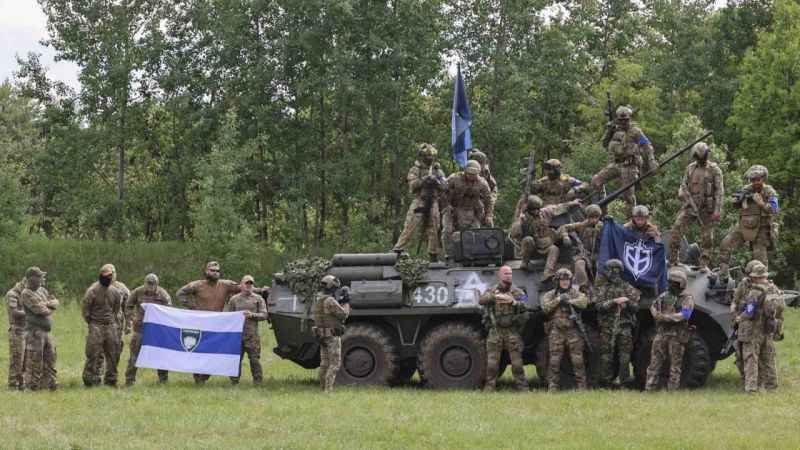 Gönüllü Ruslar, Rus ordusuna karşı savaşıyor