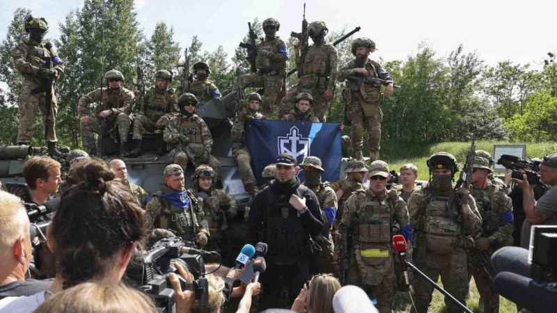 Gönüllü Ruslar, Rus ordusuna karşı savaşıyor