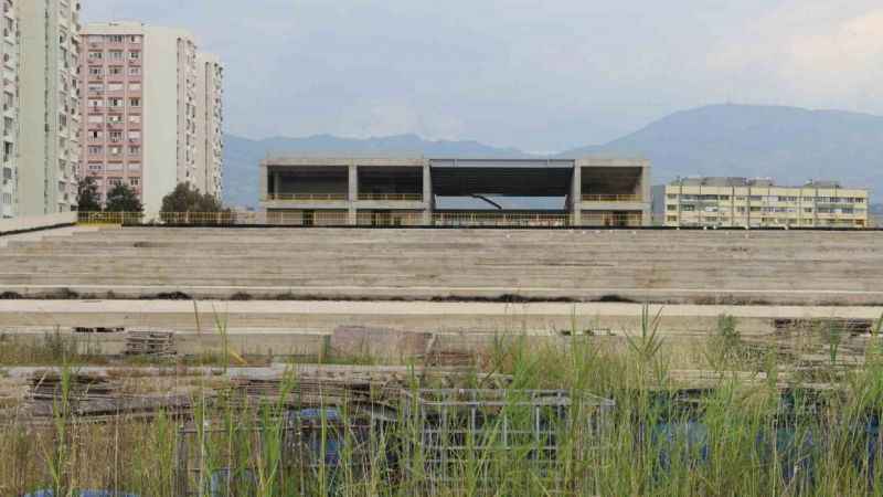 İzmir'de yılan hikayesine dönen opera binası