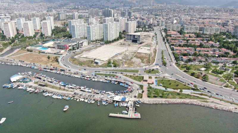 İzmir'de yılan hikayesine dönen opera binası