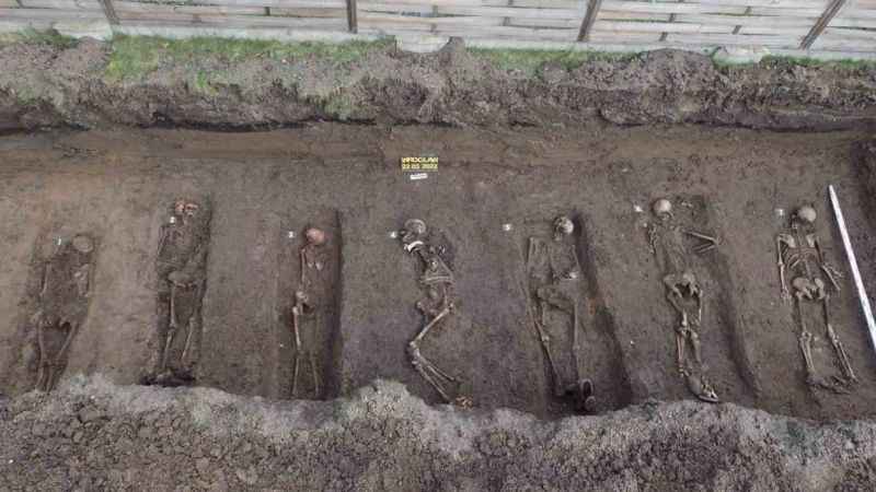 Polonya’da 128 kişilik toplu mezar bulundu