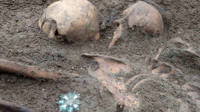 Polonya’da 128 kişilik toplu mezar bulundu