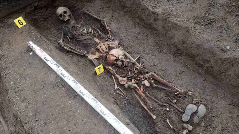 Polonya’da 128 kişilik toplu mezar bulundu