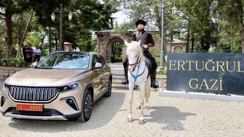 Türklerin ilk aracıyla son aracı yan yana