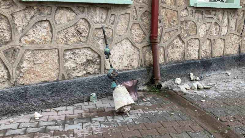 Sivas'ta aleme isabet eden yıldırım cemaati korkuttu