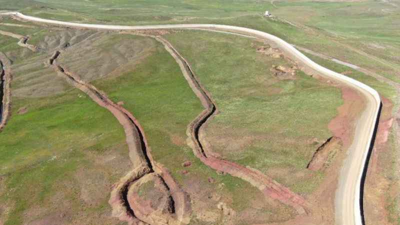 Sınıra örülen duvar 100 kilometreyi buldu