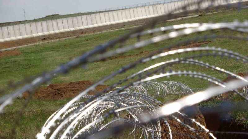 Sınıra örülen duvar 100 kilometreyi buldu