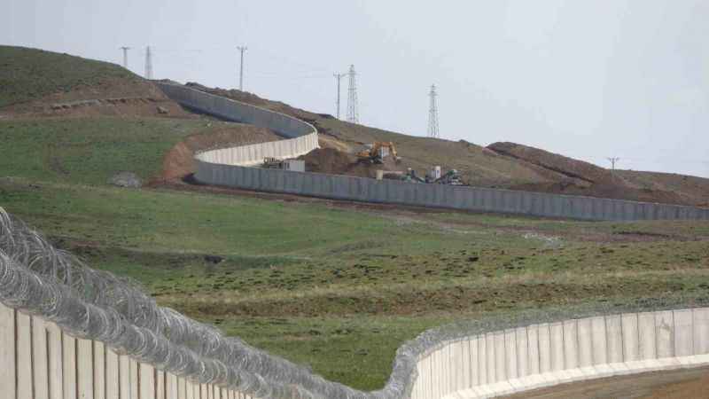 Sınıra örülen duvar 100 kilometreyi buldu