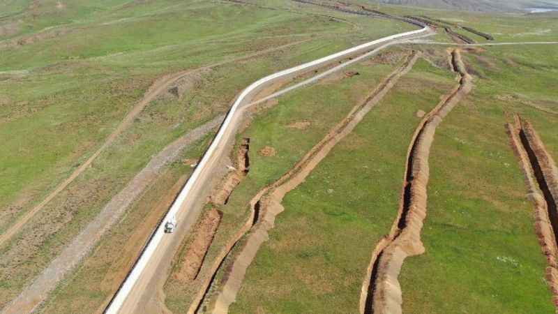 Sınıra örülen duvar 100 kilometreyi buldu