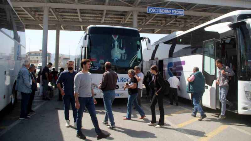 Hatay otogarında seçim yoğunluğu