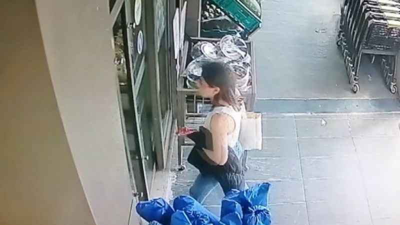 Motosiklet alışveriş merkezine daldı