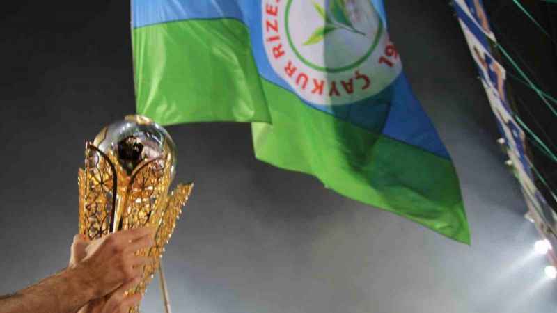 Çaykur Rizespor, 1. Lig kupasını kaldırdı
