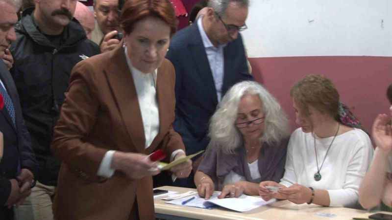 İYİ Parti Genel Başkanı Akşener, oyunu Üsküdar’da kullandı