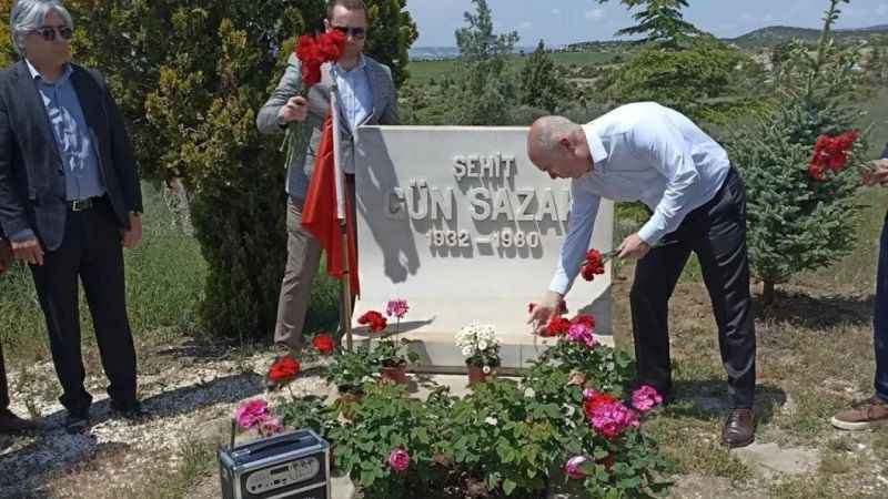 Şehit Gün Sazak kabri başında anıldı