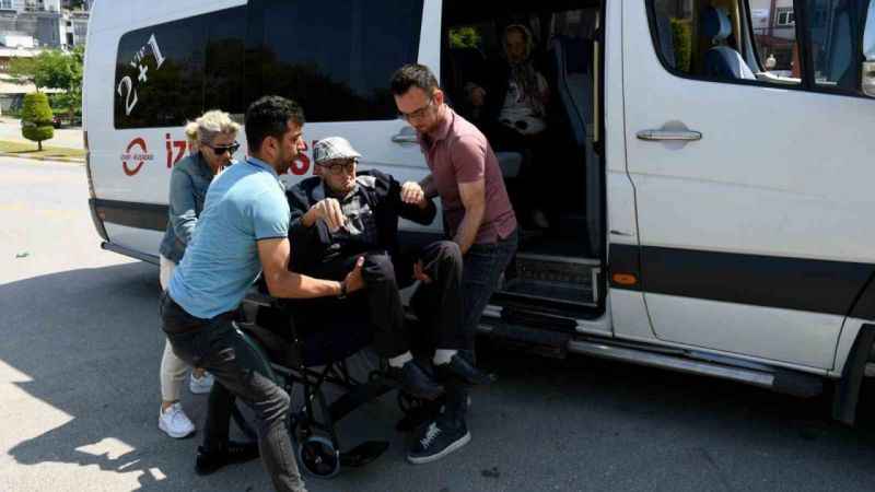 95 yaşındaki Sabri dede oy kullandı