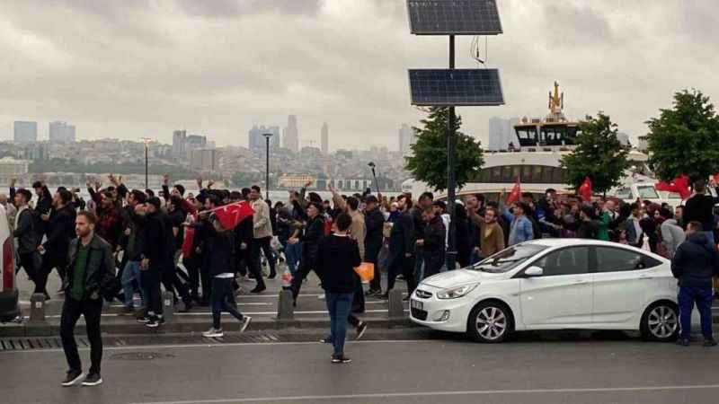Üsküdar’da vatandaşlardan sevinç kutlamaları