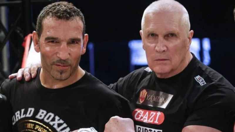 Fırat Arslan nakavtla kazandı