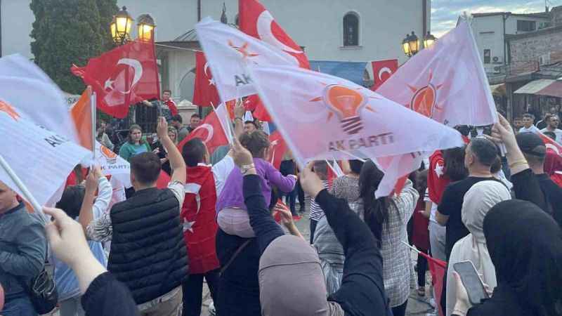 Cumhurbaşkanı Erdoğan’ın zaferi Üsküp’te coşkuyla kutlandı