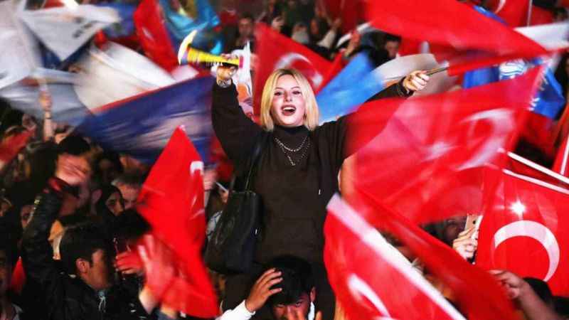 Sakarya'da seçim coşkusu sokaklara sığmadı