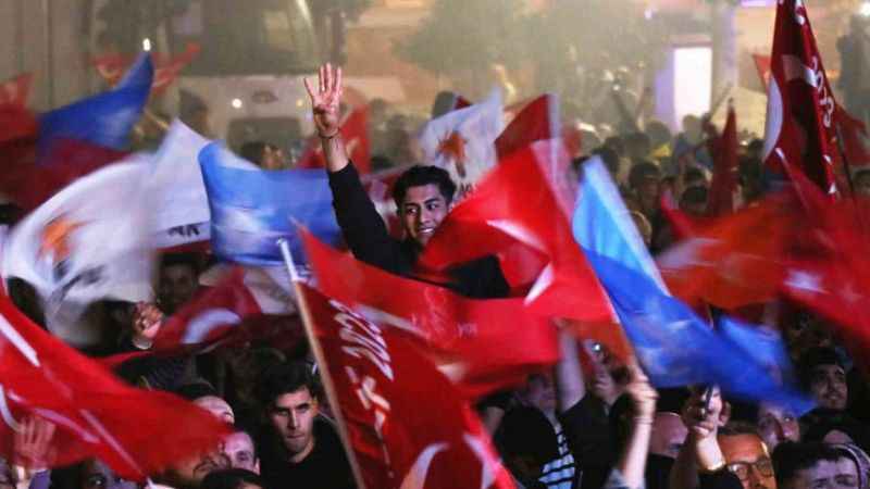 Sakarya'da seçim coşkusu sokaklara sığmadı