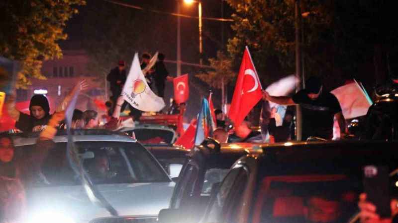 Sakarya'da seçim coşkusu sokaklara sığmadı