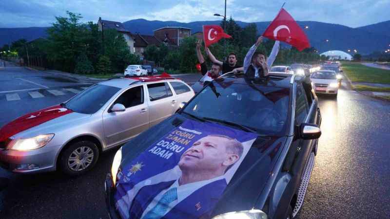 Cumhurbaşkanı Erdoğan’ın seçim zaferi Saraybosna’da kutlandı Cumhurbaşkanı Erdoğan’ın seçim zaferi Saraybosna’da kutlandı
