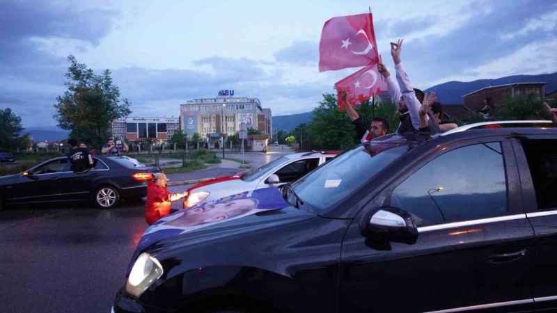 Cumhurbaşkanı Erdoğan’ın seçim zaferi Saraybosna’da kutlandı Cumhurbaşkanı Erdoğan’ın seçim zaferi Saraybosna’da kutlandı