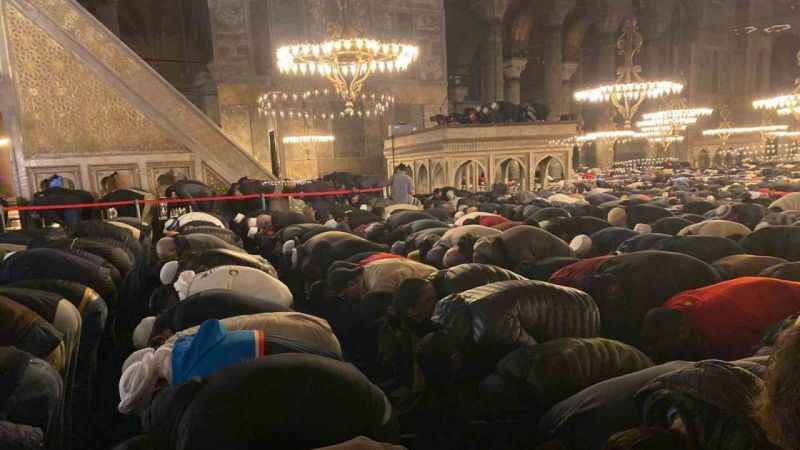 Diyanet İşleri Başkanı, İstanbul’un Fethi’nin 570. yıl dönümünde Ayasofya’da sabah namazı kıldırdı