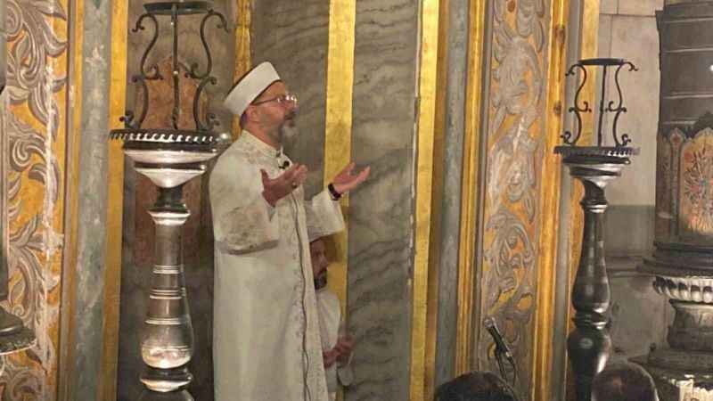 Diyanet İşleri Başkanı, İstanbul’un Fethi’nin 570. yıl dönümünde Ayasofya’da sabah namazı kıldırdı