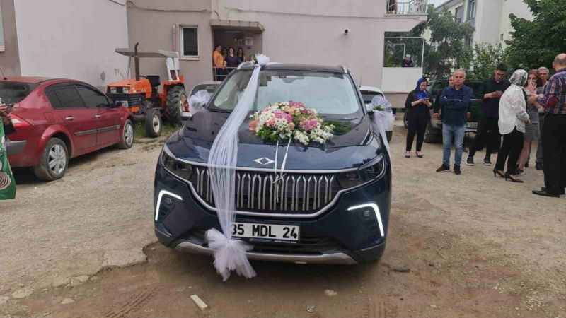 TOGG İzmir’de gelin arabası olarak kullanıldı