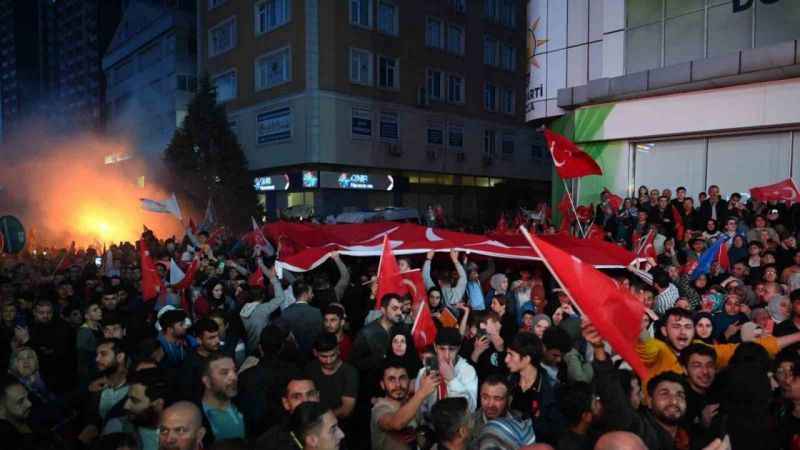 Tuzla’da seçim zaferi coşkuyla kutlandı