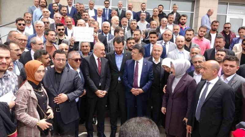 AK Parti Van milletvekilleri mazbatalarını aldı