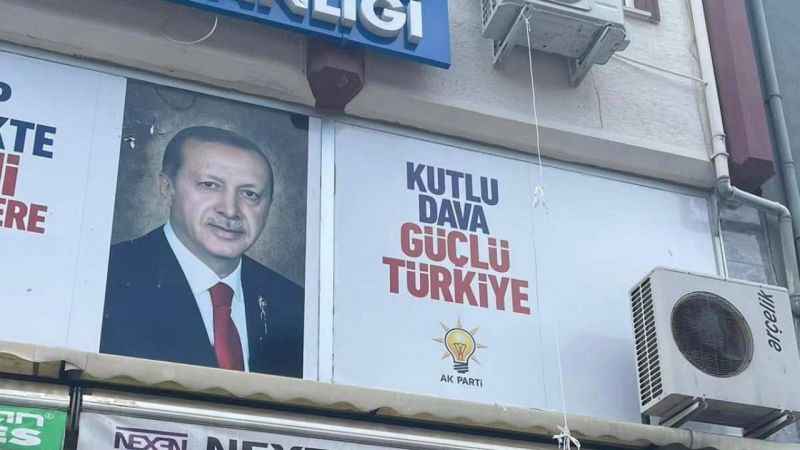 AK Parti İlçe Teşkilatı binasına saldırı