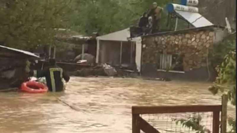 Simav’da selde 67 evi ve bir besihaneyi su bastı, 20 hayvan telef oldu