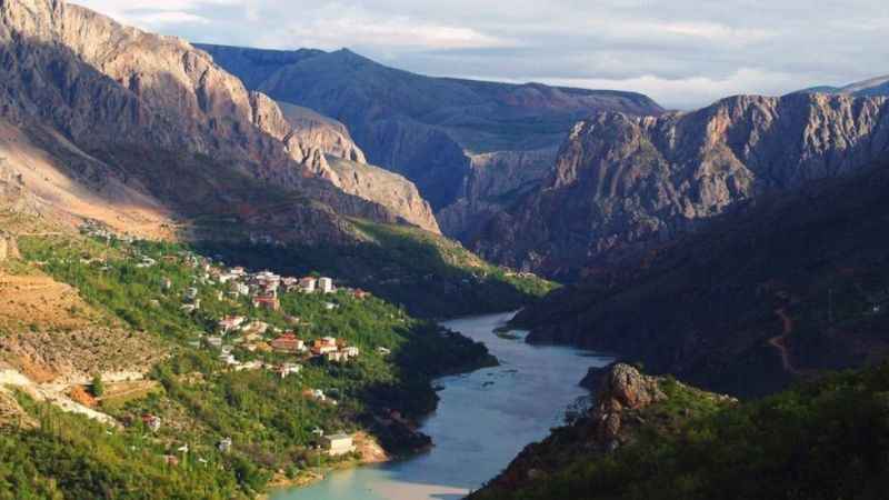 Yaz aylarında nüfusu 10'a katlanıyor