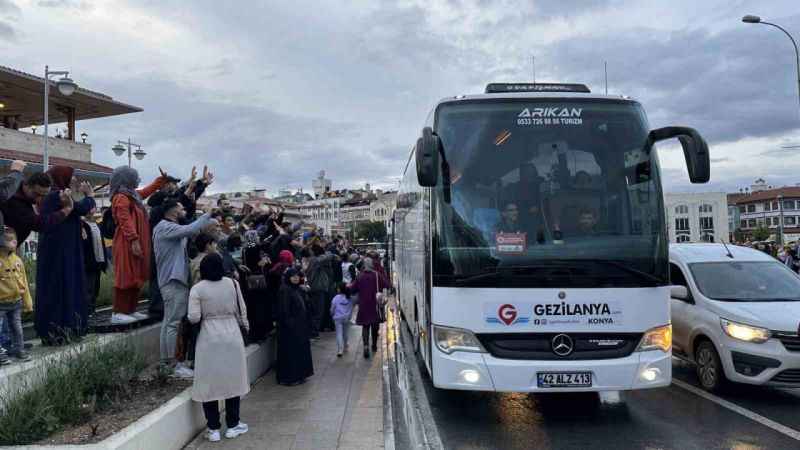 Konya’dan ilk hac kafilesi uğurlandı