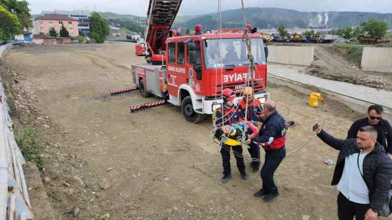 15 metreden düştü, itfaiye seferber oldu