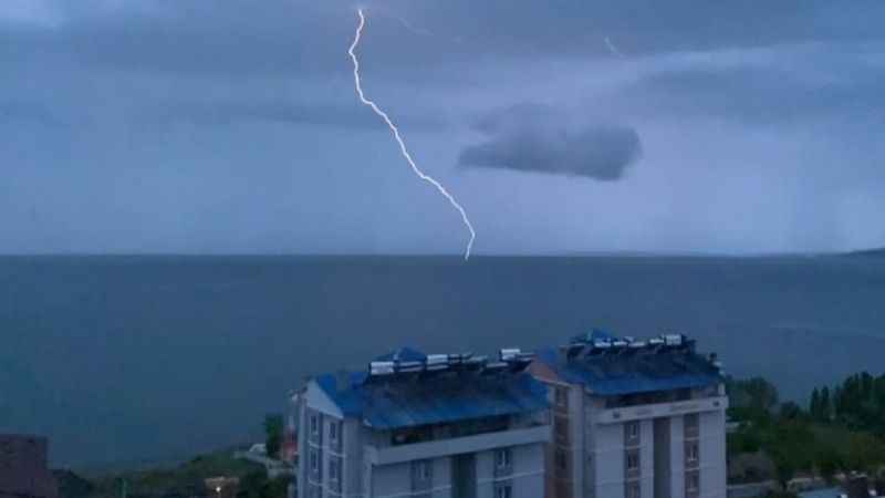 Van Gölü üzerinde şimşekli görsel şölen