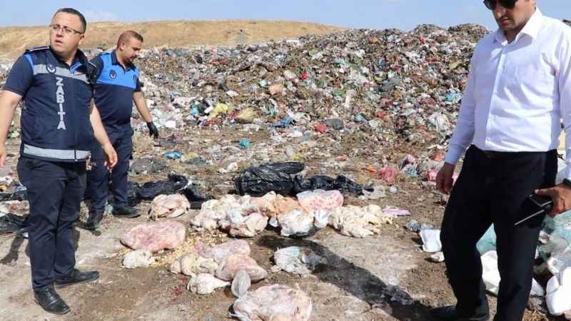 Bozuk etleri çamaşır suyu ile yıkayıp müşteriye yedirdiler