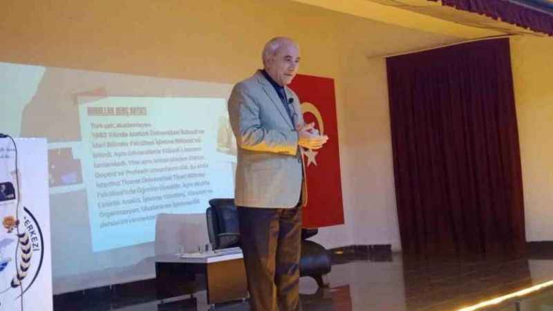 Şair Nurullah Genç sevenleriyle buluştu